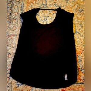 Under Armour mesh back cutout workout top small